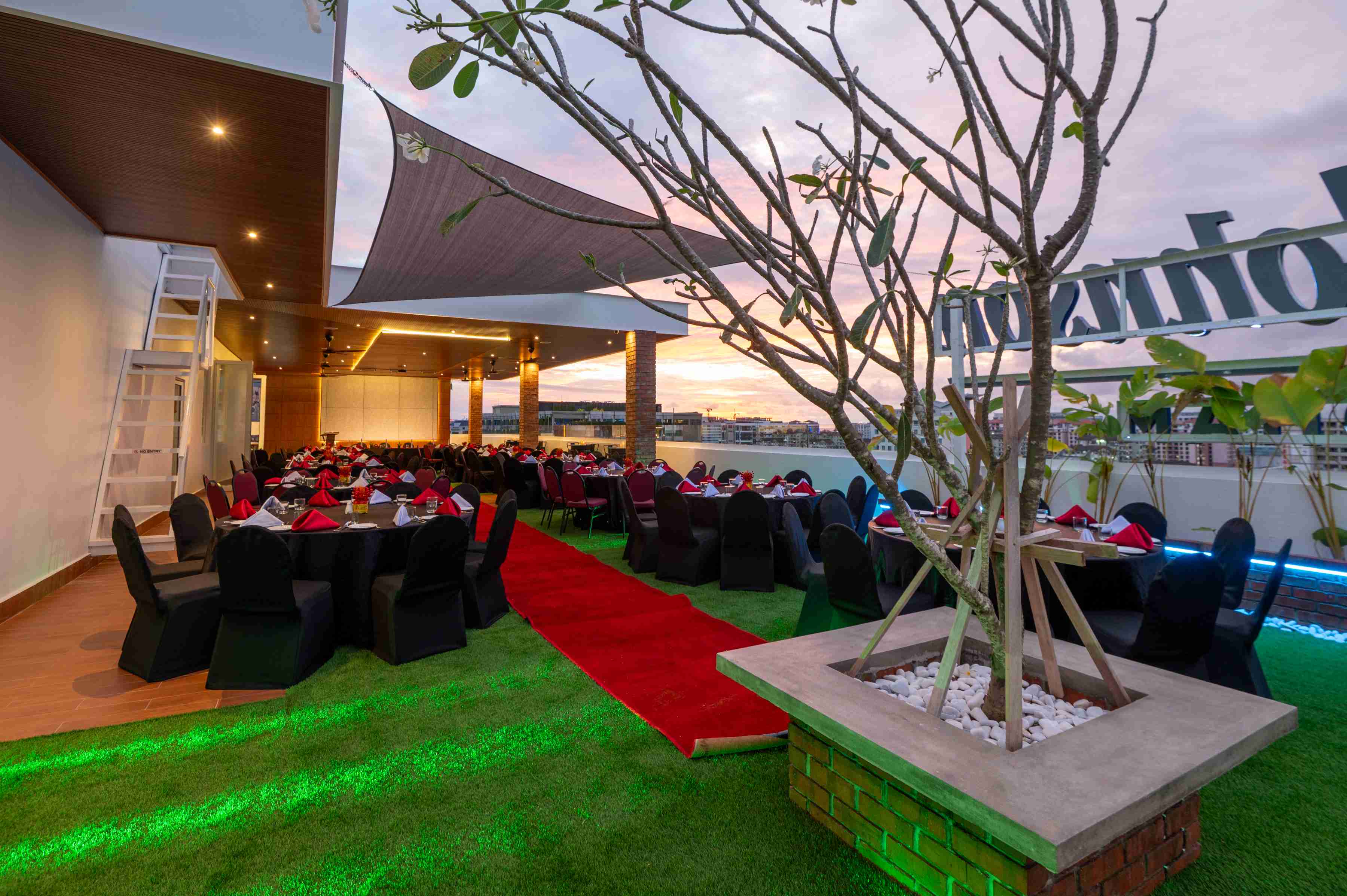 Howard Johnson by Wyndham Kota Kinabalu City Centre accommodation photo