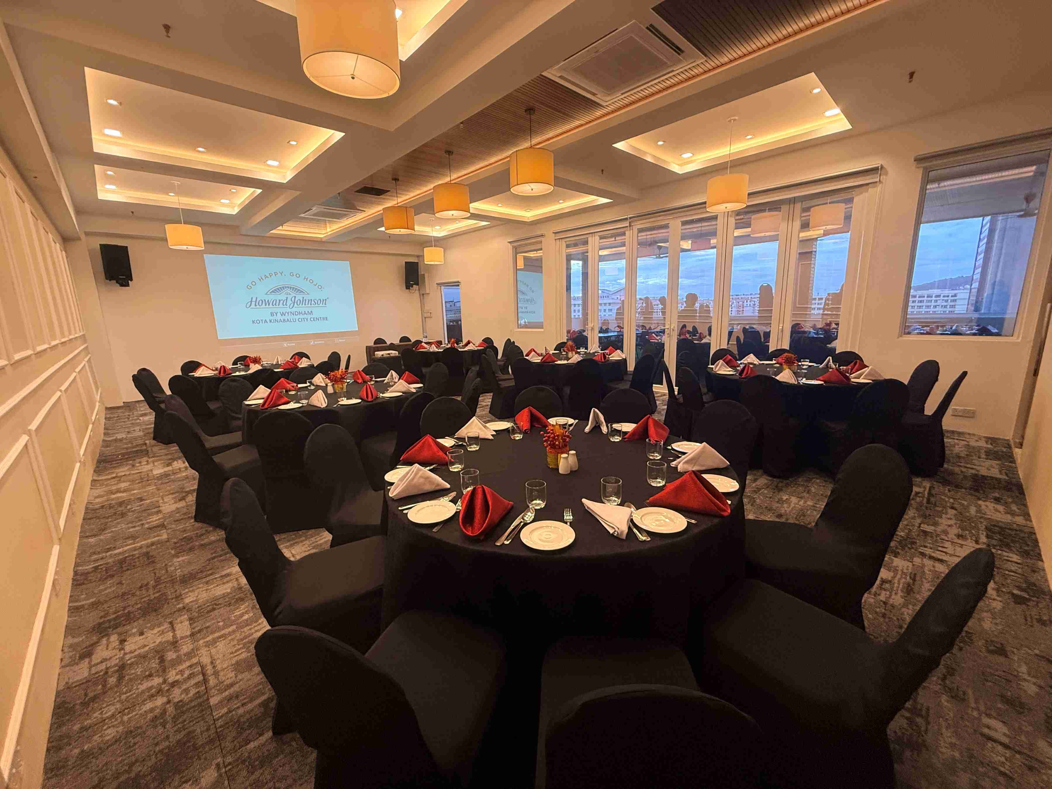 Howard Johnson by Wyndham Kota Kinabalu City Centre accommodation photo